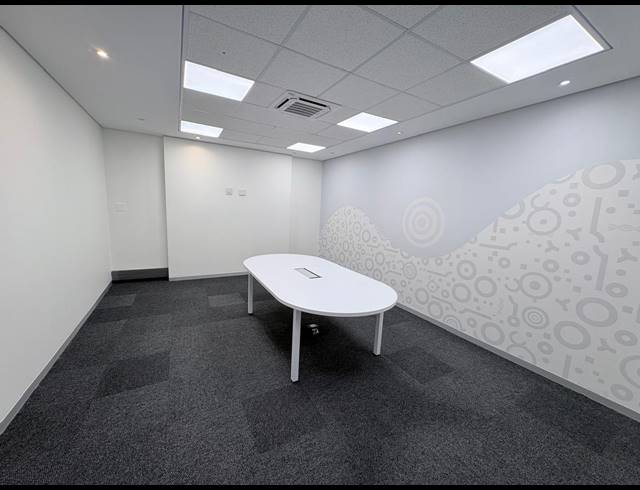 424M² OFFICE TO LET IN MIDRIDGE PARK